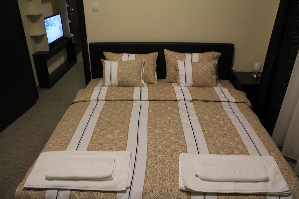Hotel Feniks Pozarevac Room photo