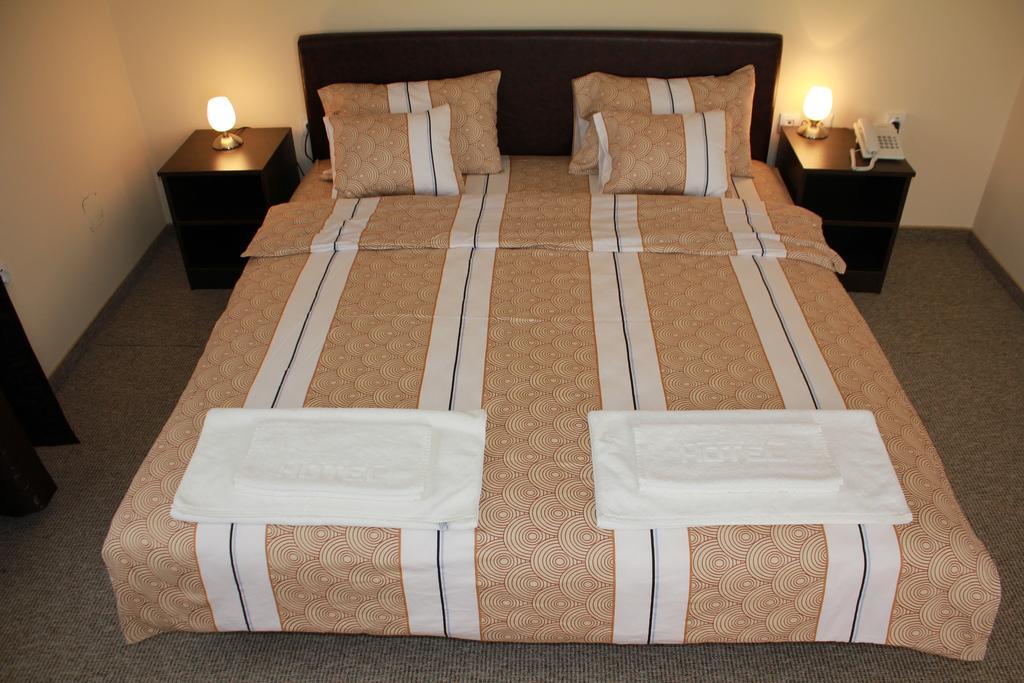 Hotel Feniks Pozarevac Room photo