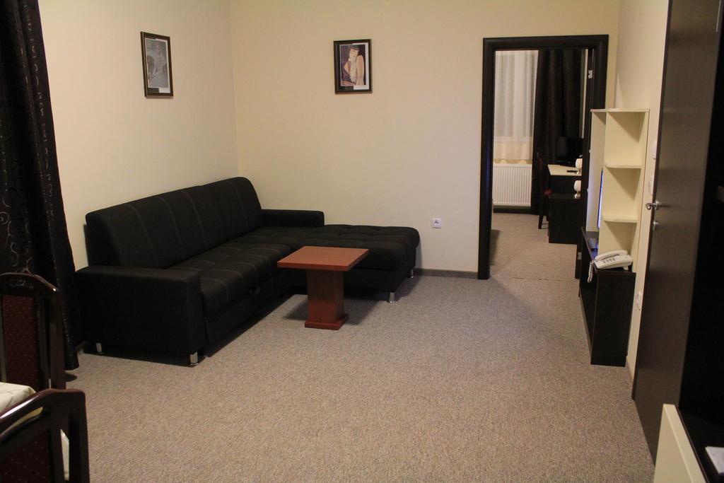 Hotel Feniks Pozarevac Room photo